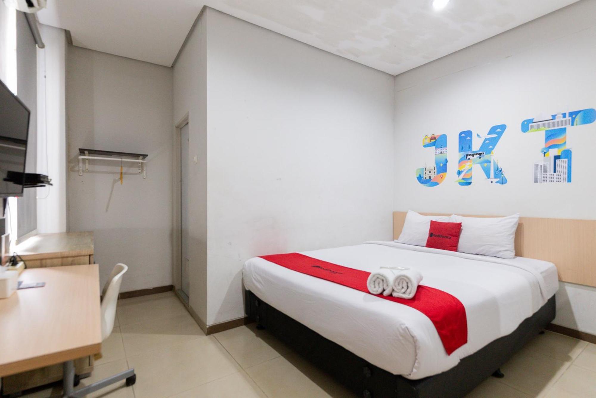 Reddoorz Plus Syariah Near Mall Pondok Indah Jakarta Eksteriør billede