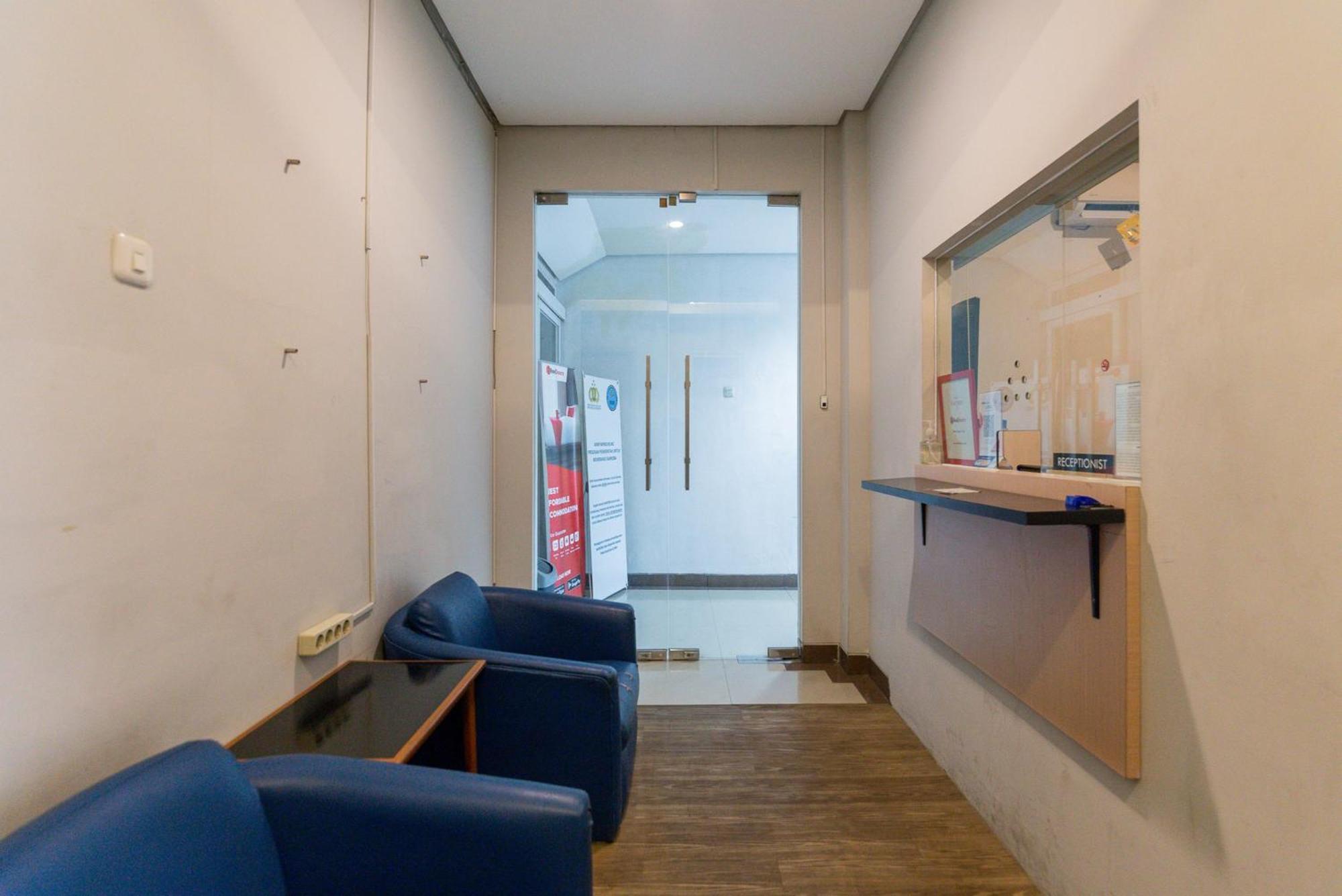 Reddoorz Plus Syariah Near Mall Pondok Indah Jakarta Eksteriør billede