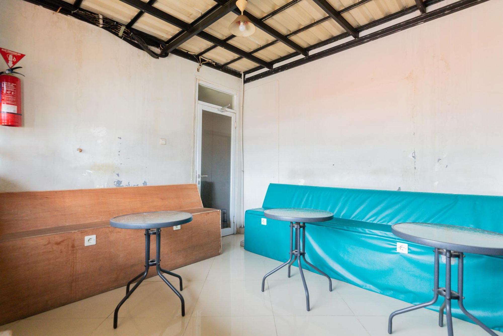 Reddoorz Plus Syariah Near Mall Pondok Indah Jakarta Eksteriør billede
