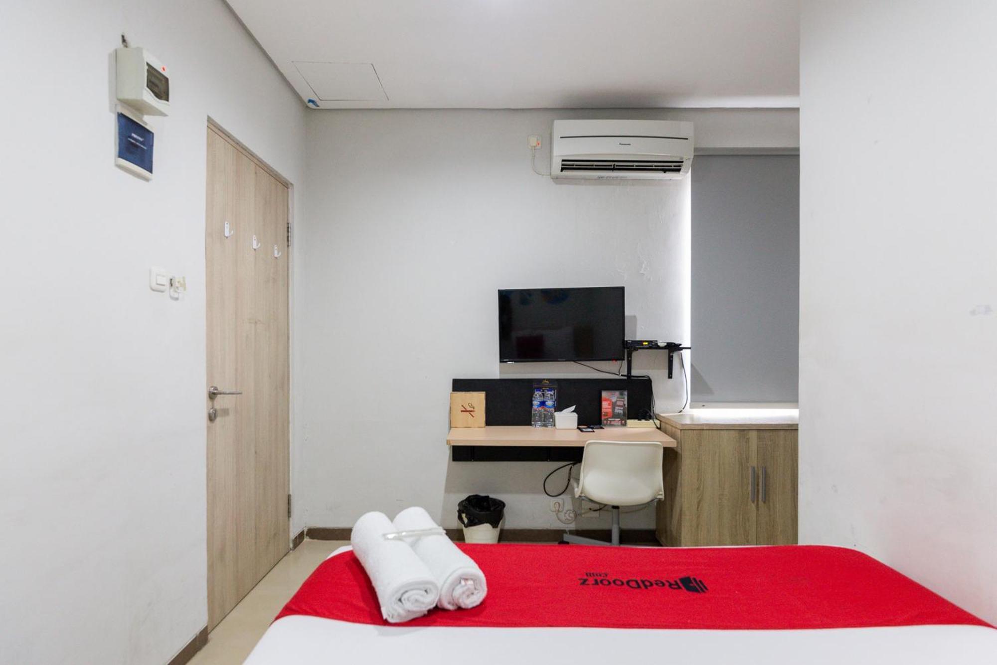 Reddoorz Plus Syariah Near Mall Pondok Indah Jakarta Eksteriør billede