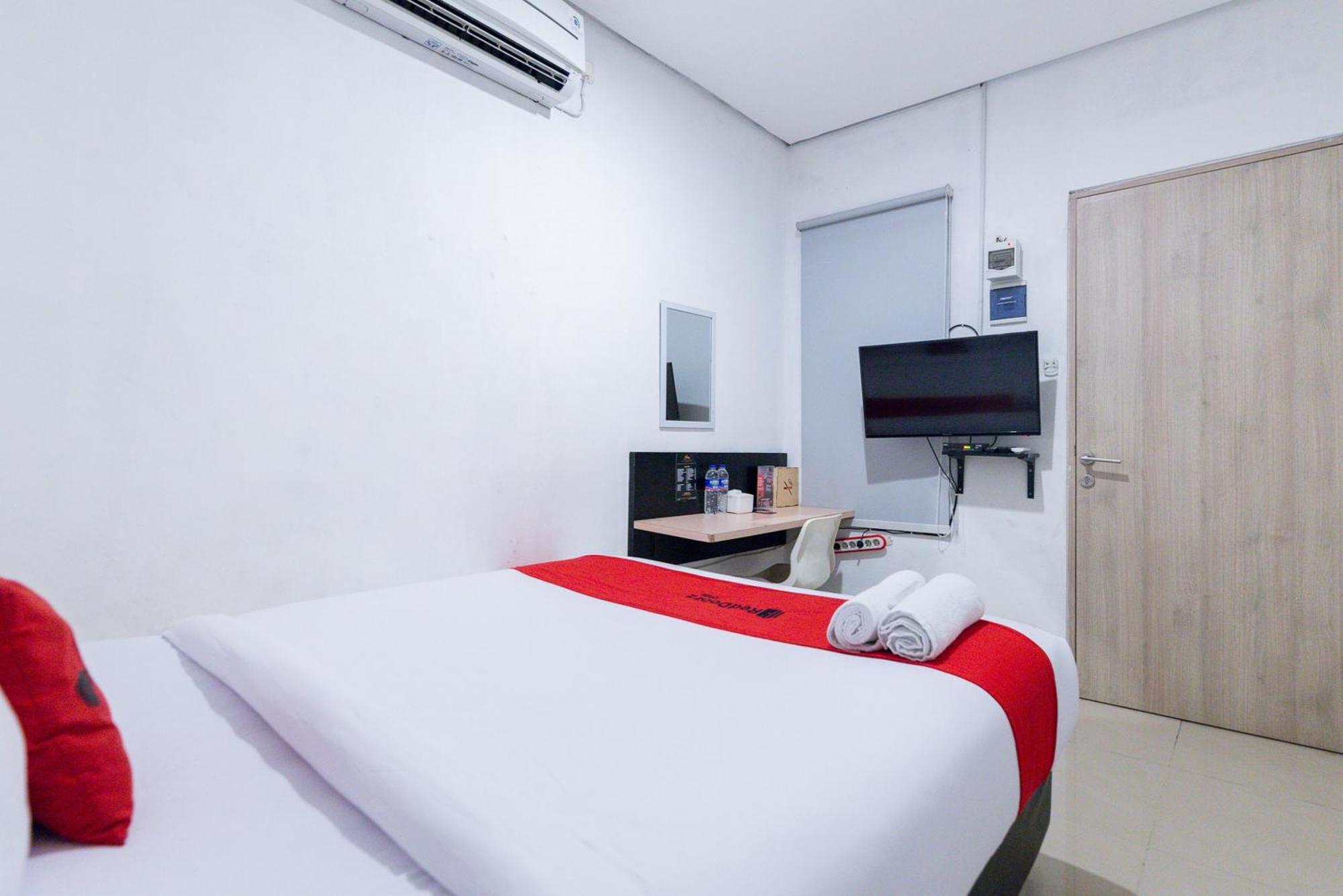 Reddoorz Plus Syariah Near Mall Pondok Indah Jakarta Eksteriør billede