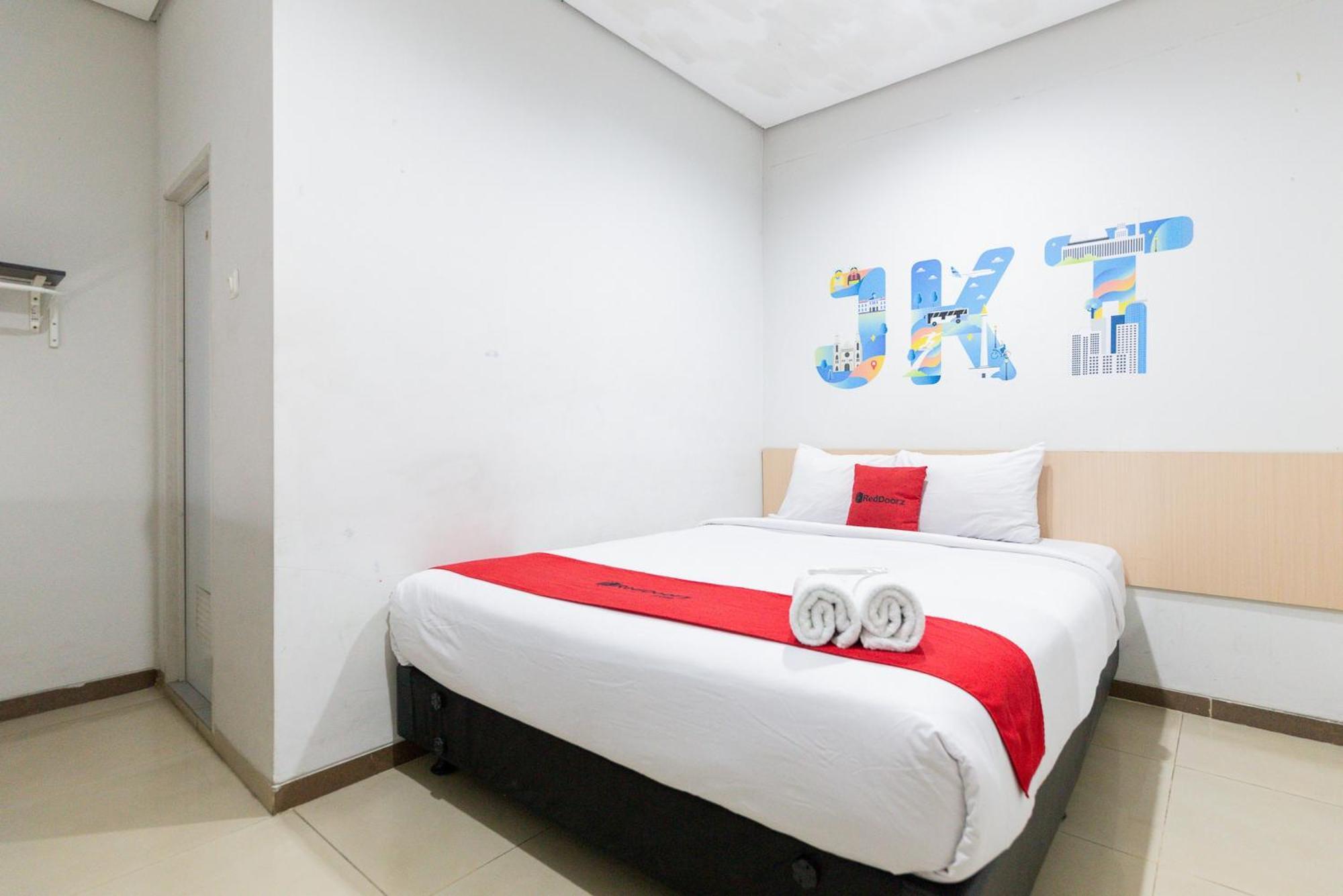 Reddoorz Plus Syariah Near Mall Pondok Indah Jakarta Eksteriør billede