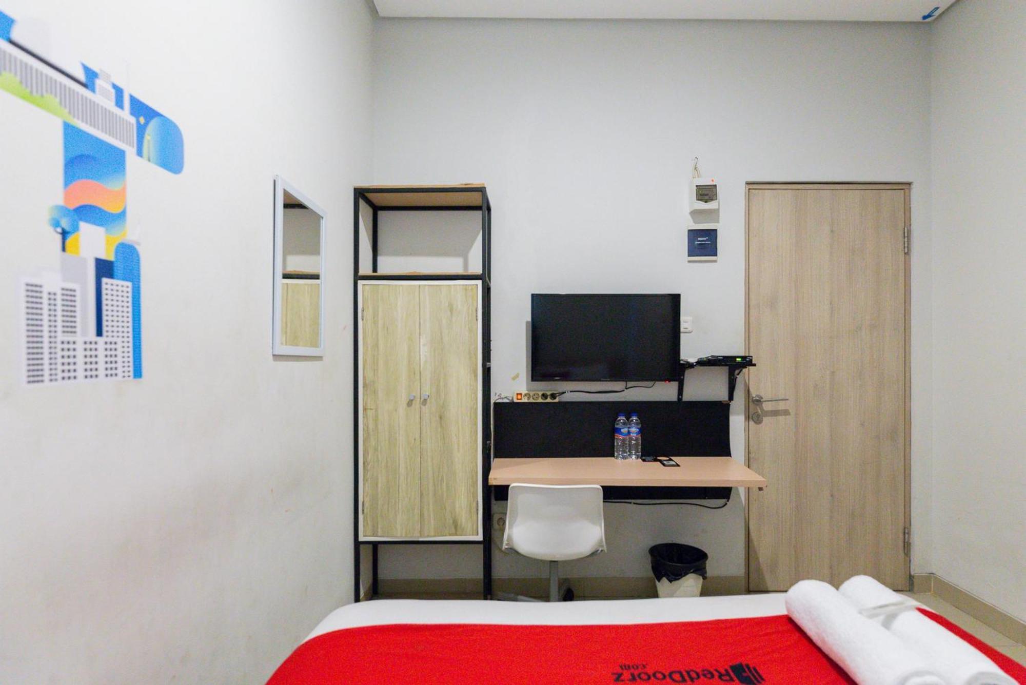 Reddoorz Plus Syariah Near Mall Pondok Indah Jakarta Eksteriør billede