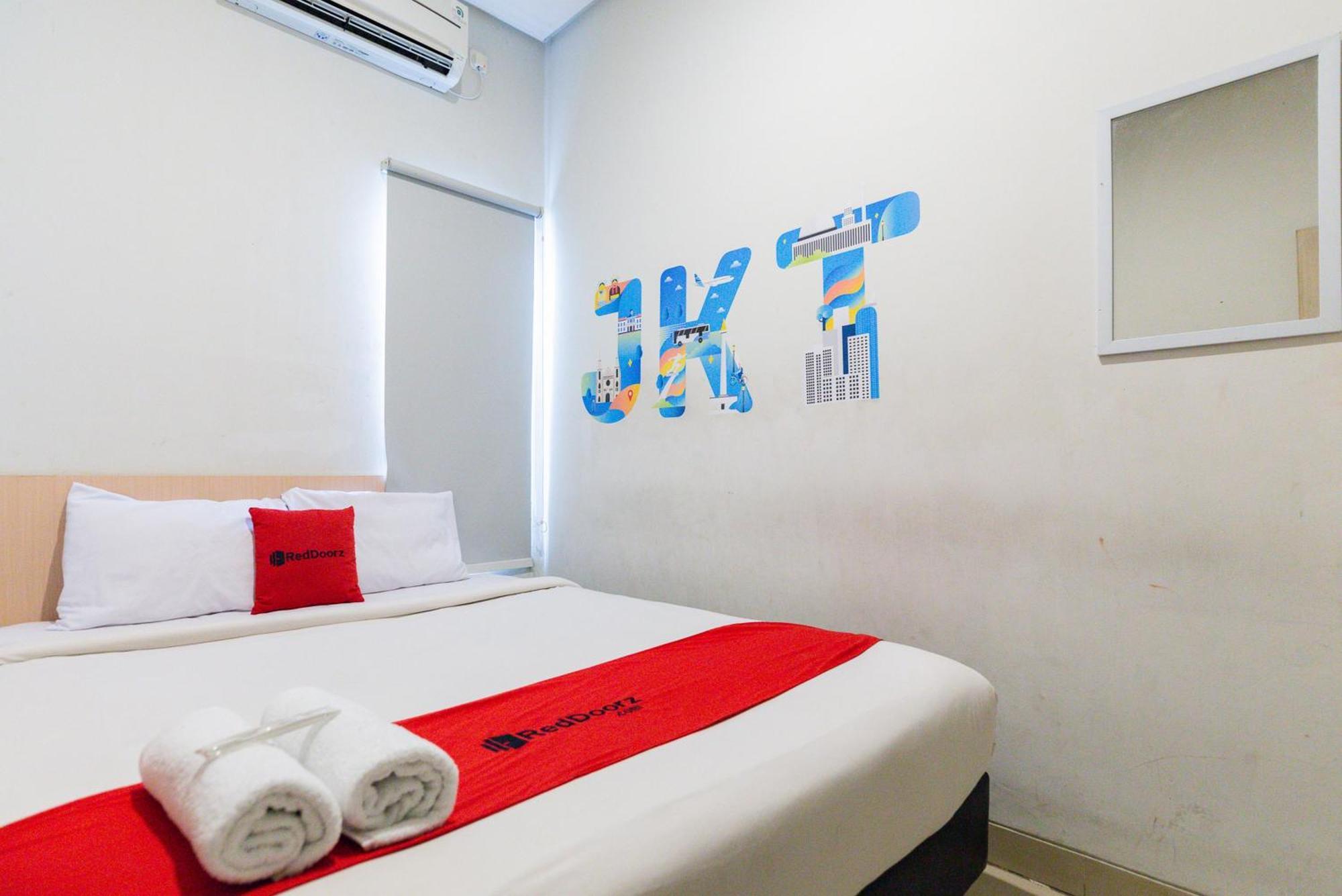 Reddoorz Plus Syariah Near Mall Pondok Indah Jakarta Eksteriør billede