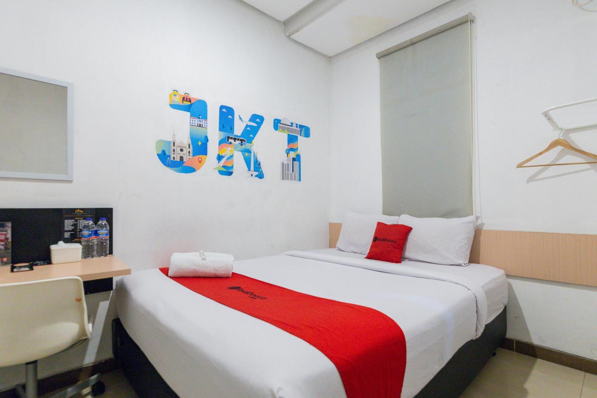 Reddoorz Plus Syariah Near Mall Pondok Indah Jakarta Eksteriør billede