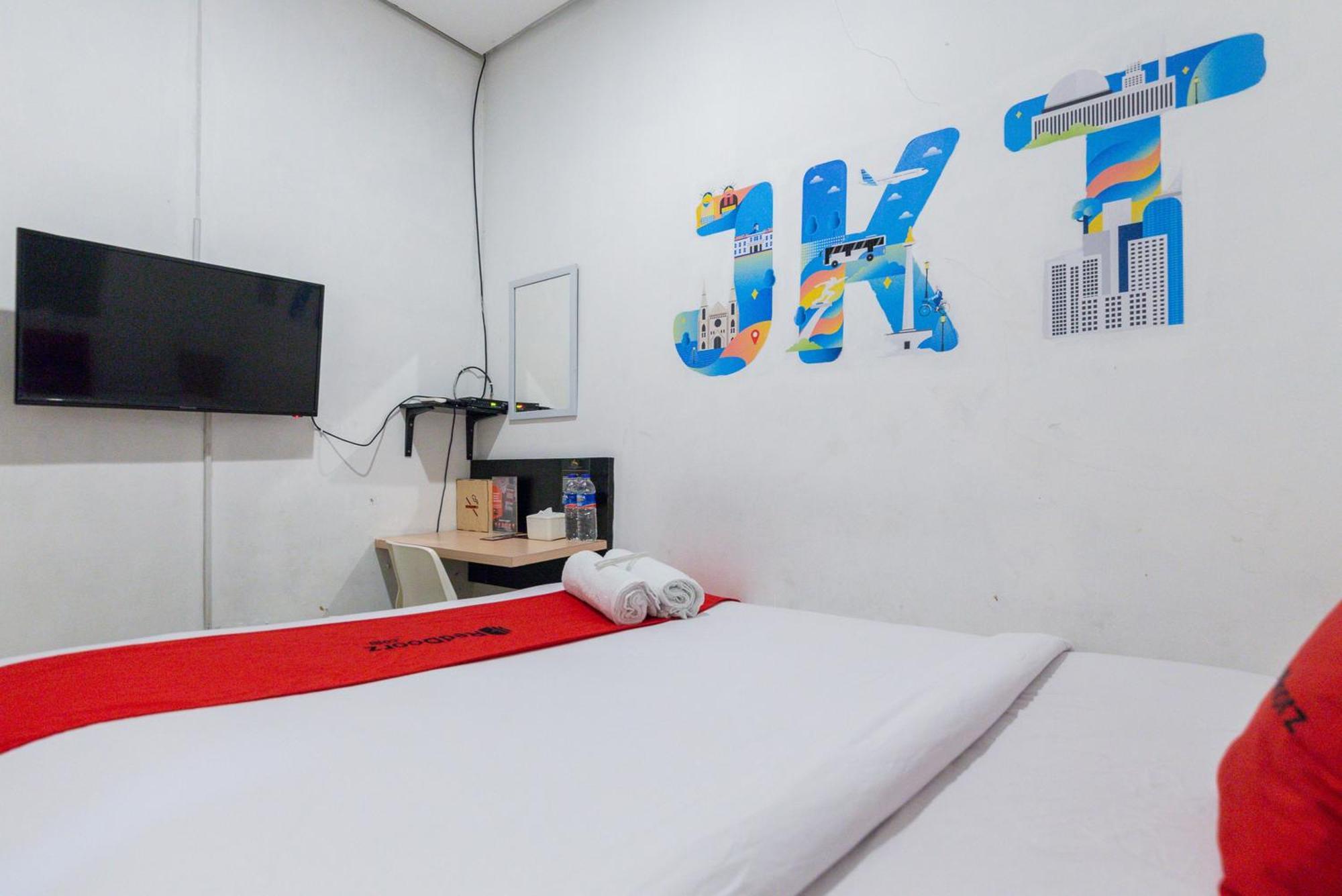 Reddoorz Plus Syariah Near Mall Pondok Indah Jakarta Eksteriør billede